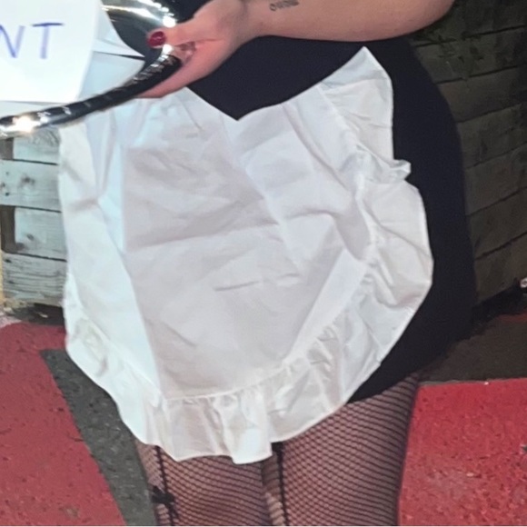 🌻 White Ruffle Apron Halloween - Picture 2 of 2